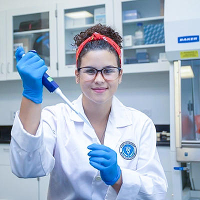 Ross Vet student holding a vial injector in a lab