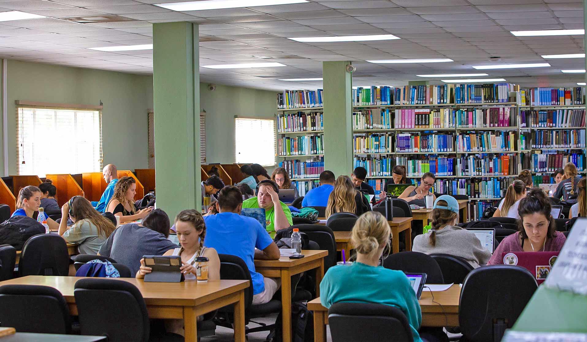 Students in the Ross Vet library on campus